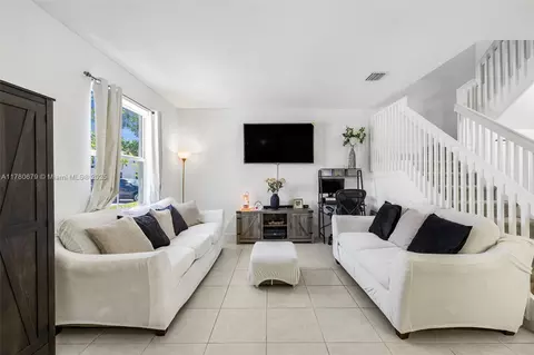1572 SE 27th Ter, Homestead, FL 33035