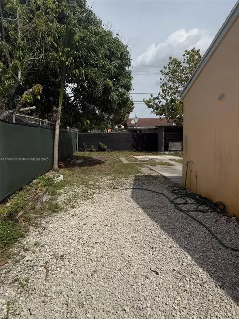 741 NE 2nd Pl, Hialeah, FL 33010 photo 6