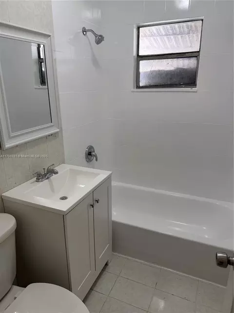 741 NE 2nd Pl, Hialeah, FL 33010 photo 10