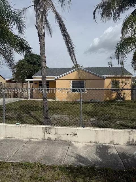 741 NE 2nd Pl, Hialeah, FL 33010 photo 1