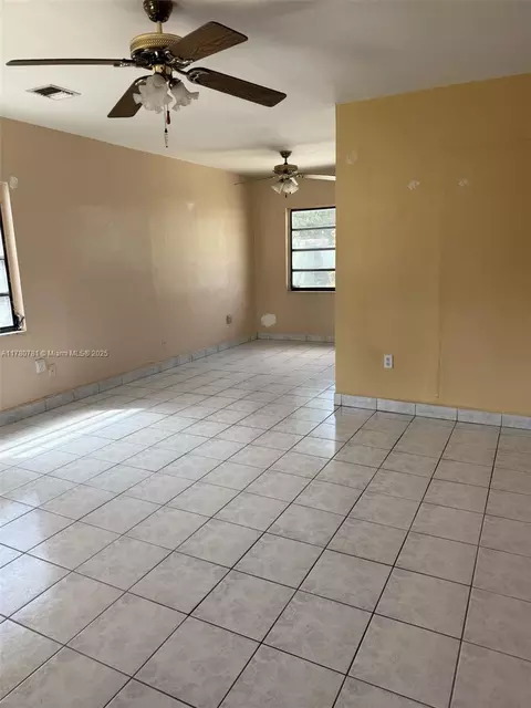 741 NE 2nd Pl, Hialeah, FL 33010 photo 4