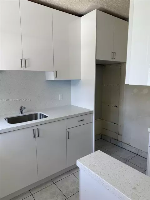 741 NE 2nd Pl, Hialeah, FL 33010 photo 3
