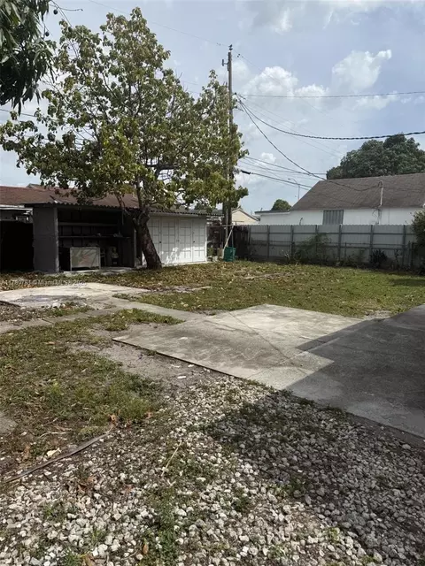 741 NE 2nd Pl, Hialeah, FL 33010 photo 9