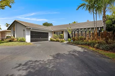 9091 NW 12th St, Plantation, FL 33322