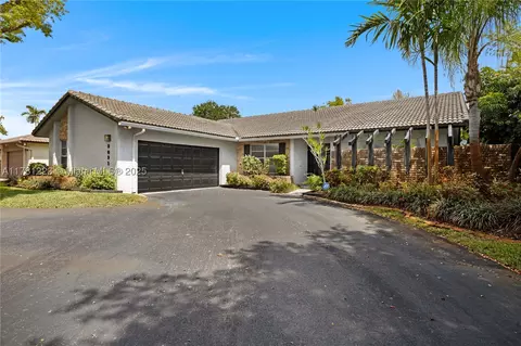 9091 NW 12th St, Plantation, FL 33322