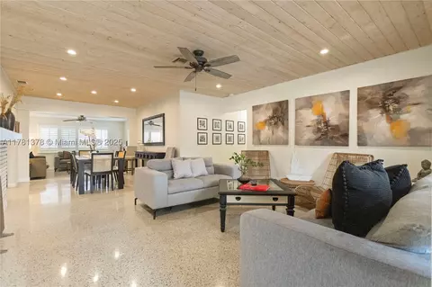 903 N Golf Dr, Hollywood, FL 33021