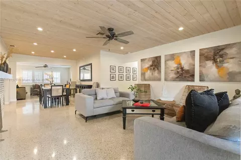 903 N Golf Dr, Hollywood, FL 33021