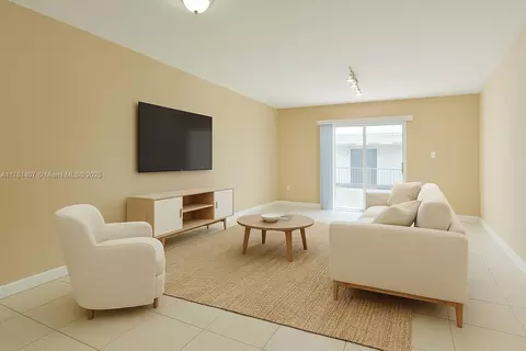 8851 NW 119th St #2220-2, Hialeah Gardens, FL 33018