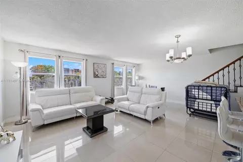 1300 W 53rd St #24, Hialeah, FL 33012