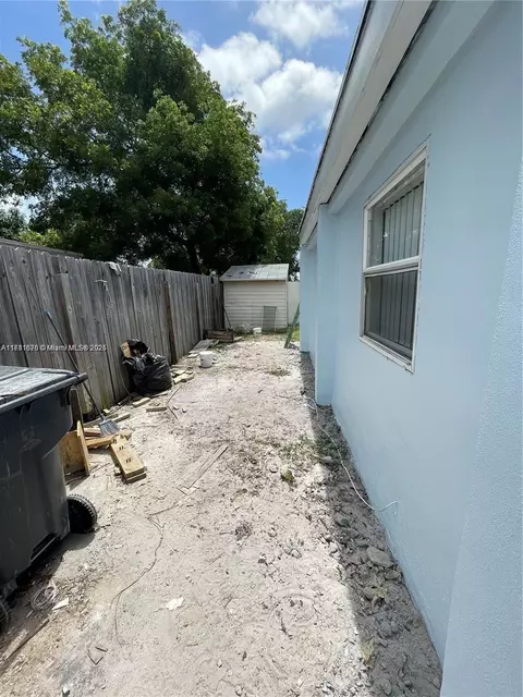 2435 Plunkett St, Hollywood, FL 33020