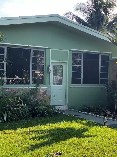 524 NE 160th Ter, Miami, FL 33162