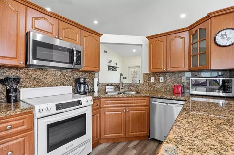 Kitchen - 6340 NW 198th Ter, Hialeah, FL 33015 photo 2 of 3