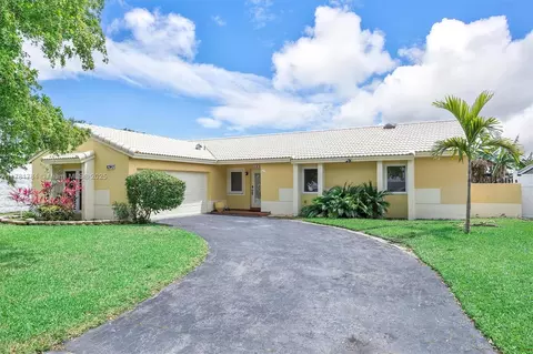 Exterior - 6340 NW 198th Ter, Hialeah, FL 33015 photo 6 of 7