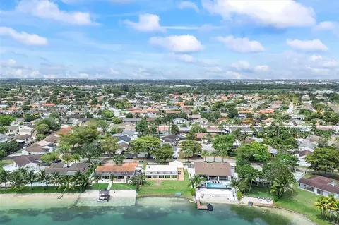 View/Area - 6340 NW 198th Ter, Hialeah, FL 33015 photo 5 of 7