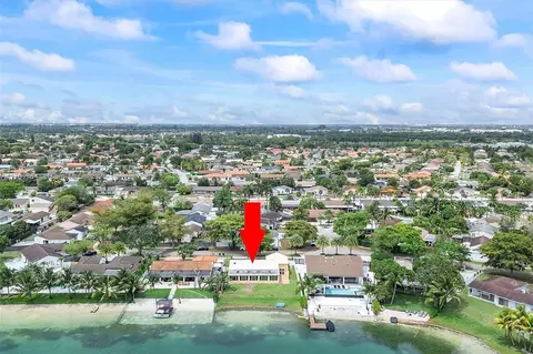 View/Area - 6340 NW 198th Ter, Hialeah, FL 33015 photo 4 of 7