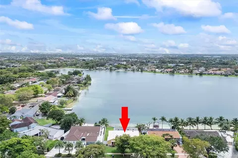 View/Area - 6340 NW 198th Ter, Hialeah, FL 33015 photo 1 of 7