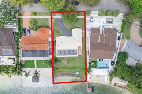 View/Area - 6340 NW 198th Ter, Hialeah, FL 33015 photo 6 of 7