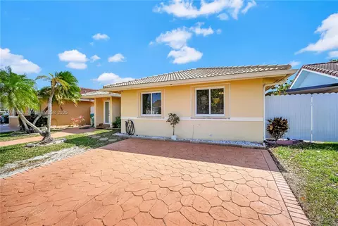 5911 SW 148th Pl, Miami, FL 33193