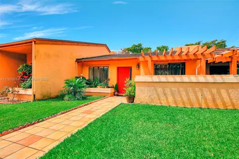 861 NW 79th Ter, Plantation, FL 33324