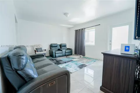 9000 NW 32nd Ave, Miami, FL 33147