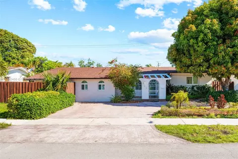 729 W 50th Pl, Hialeah, FL 33012
