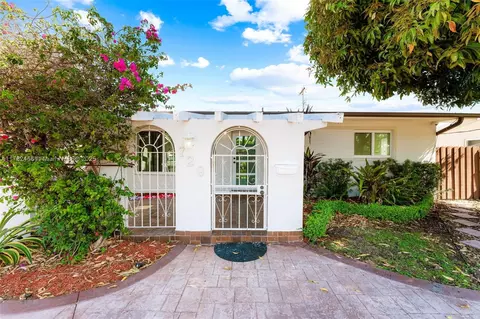 729 W 50th Pl, Hialeah, FL 33012 photo 3