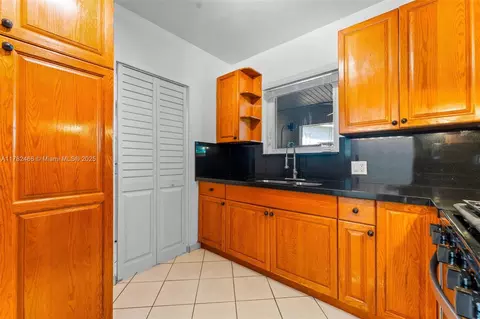 729 W 50th Pl, Hialeah, FL 33012 photo 10