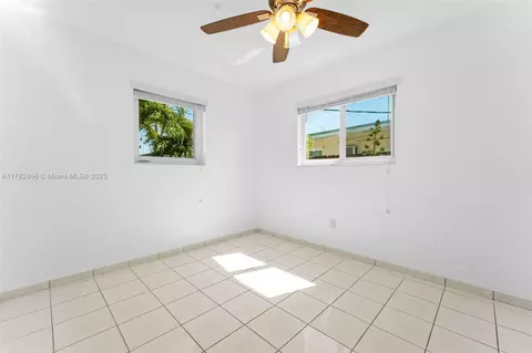 729 W 50th Pl, Hialeah, FL 33012 photo 14