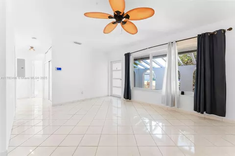 729 W 50th Pl, Hialeah, FL 33012 photo 4