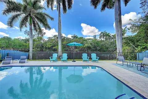 2541 NW 9th Ter, Wilton Manors, FL 33311