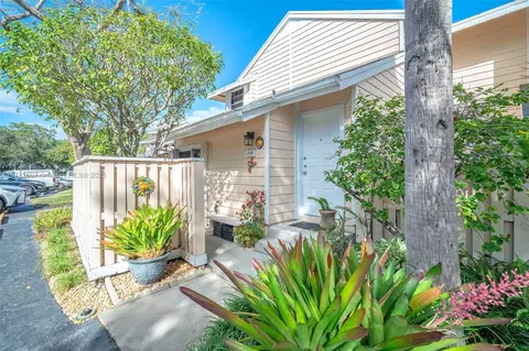 2133 Champions Way, North Lauderdale, FL 33068