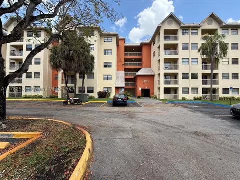 8180 Geneva Ct #126, Doral, FL 33166