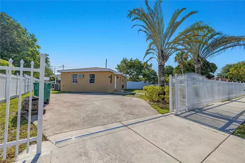 15231 NW 28th Pl, Miami Gardens, FL 33054