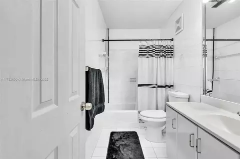 Bath - 891 W 79th Pl, Hialeah, FL 33014 photo 1 of 2