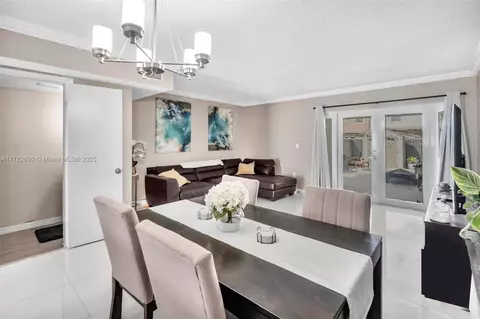 Dining - 891 W 79th Pl, Hialeah, FL 33014 photo 3 of 3