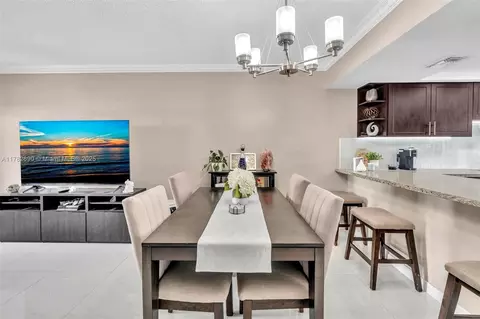 Dining - 891 W 79th Pl, Hialeah, FL 33014 photo 2 of 3