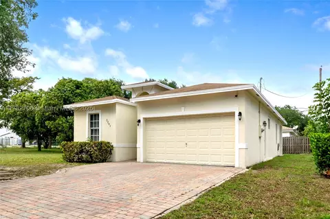 2241 NW 4th Ct, Pompano Beach, FL 33069