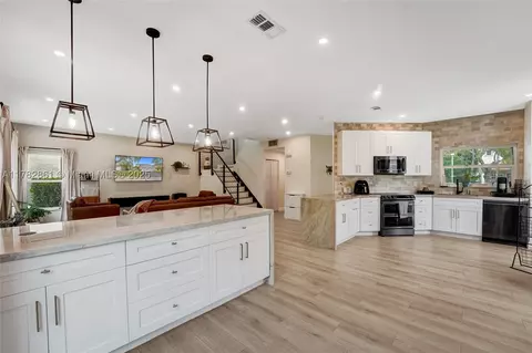 263 NW 207th Way, Pembroke Pines, FL 33029