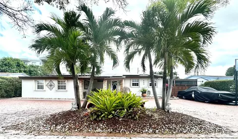 660 W 70th Pl, Hialeah, FL 33014 photo 1
