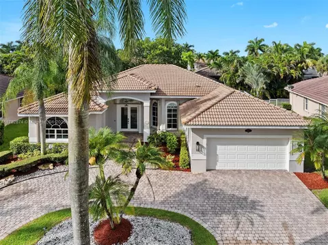 1807 Victoria Pointe Cir, Weston, FL 33327