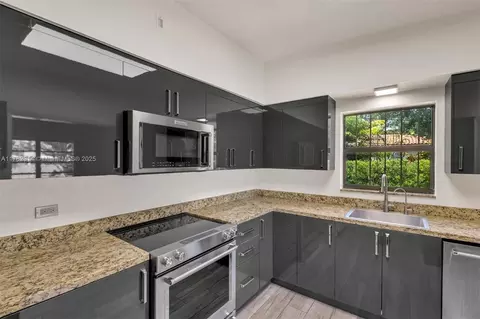 10643 NE 11th Ave, Miami Shores, FL 33138