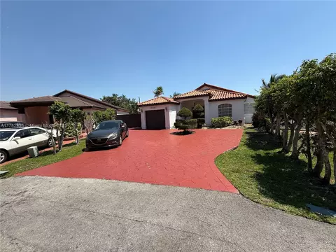 19851 NW 82nd Ct, Hialeah, FL 33015