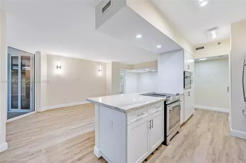 8925 Collins Ave #2D, Surfside, FL 33154