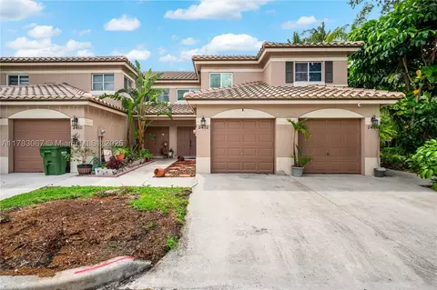 2412 NW 97th Way, Pembroke Pines, FL 33024