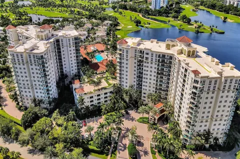 20000 E Country Club Dr #908, Aventura, FL 33180