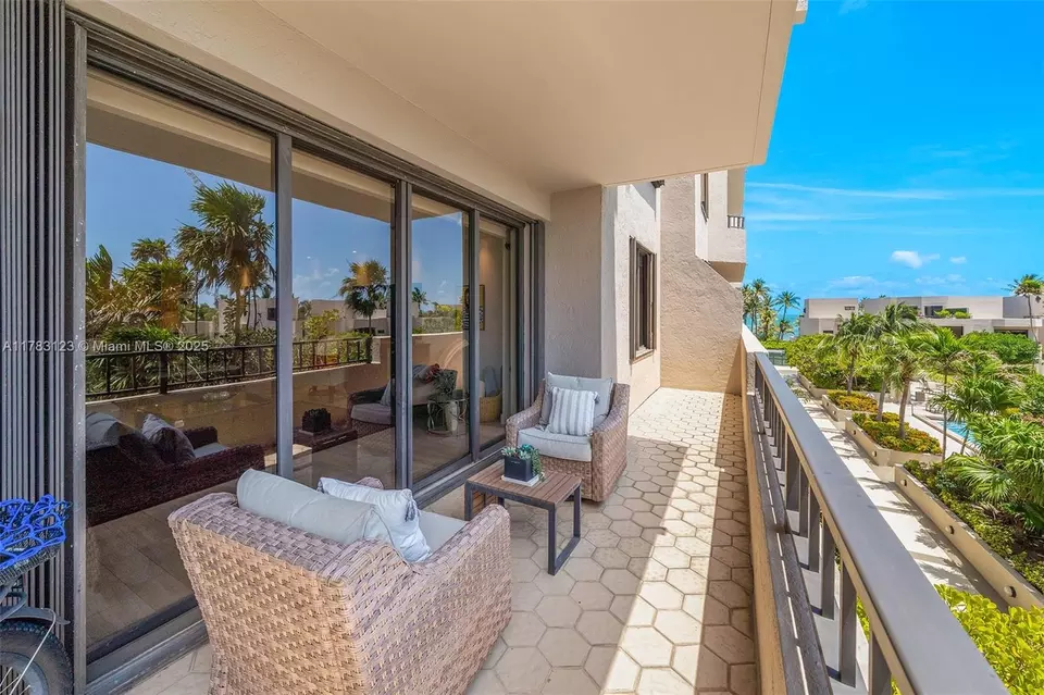 Exterior - 201 Crandon Blvd #333, Key Biscayne, FL 33149 photo 2 of 8