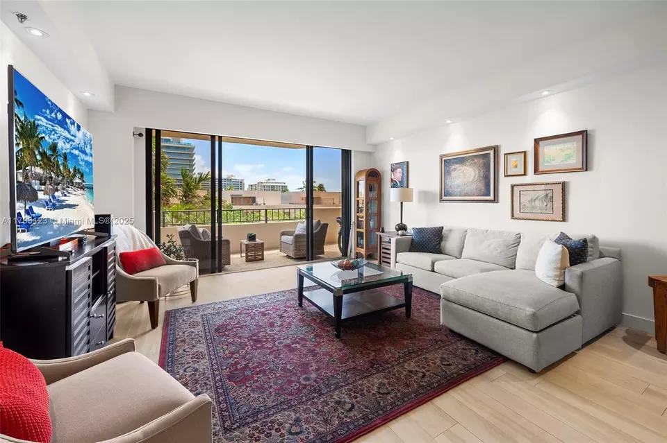 Living - 201 Crandon Blvd #333, Key Biscayne, FL 33149 photo 6 of 8