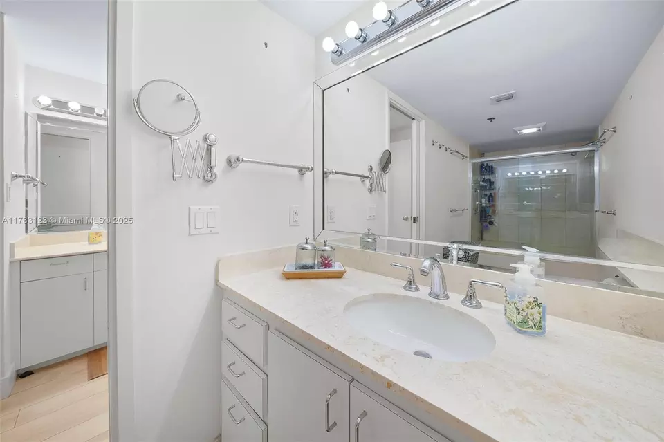 Bath - 201 Crandon Blvd #333, Key Biscayne, FL 33149 photo 4 of 4