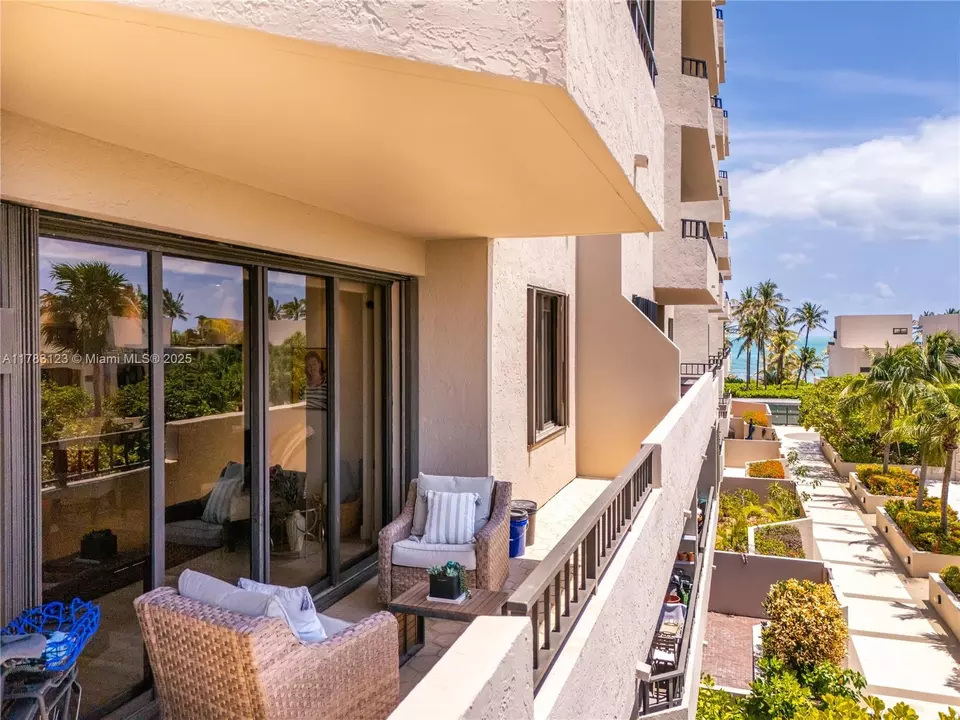 Exterior - 201 Crandon Blvd #333, Key Biscayne, FL 33149 photo 4 of 8