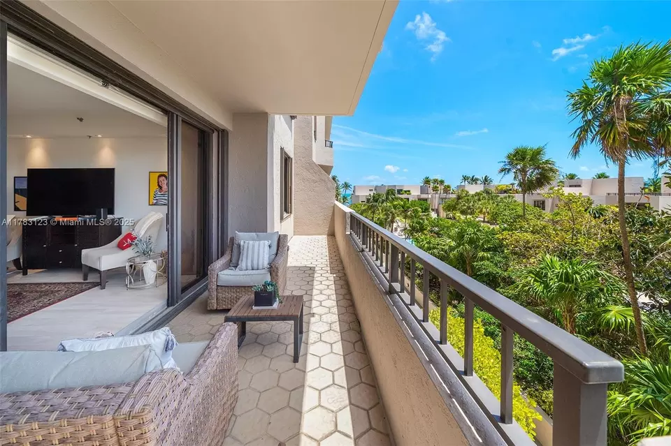 Exterior - 201 Crandon Blvd #333, Key Biscayne, FL 33149 photo 3 of 8